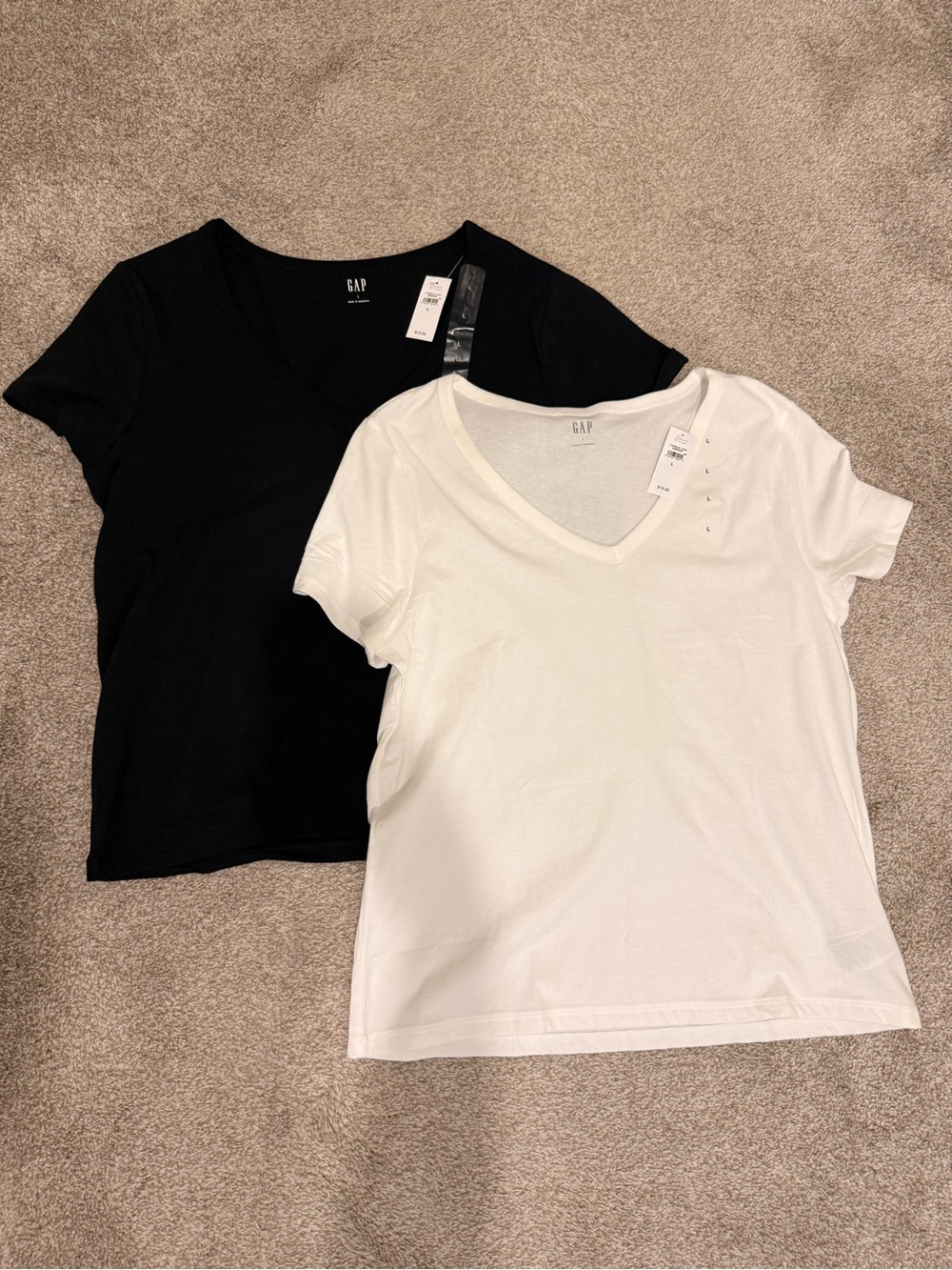 GAP Women's L V-Neck Tee - Black & White